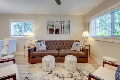 Image de Upscale Condo - 2 Blocks to Riviera Beach!