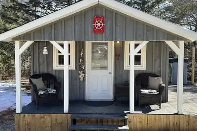 Image de Cozy Coastal Cabin w/Hot Tub