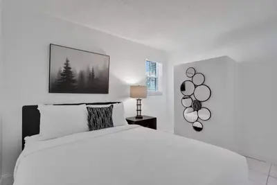 Image de Waves: Beach Town 2br Apartment