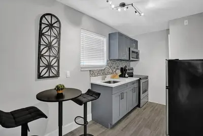 Image de Rustic Retreats: Beachy 1br in the heart of Fort Lauderdale