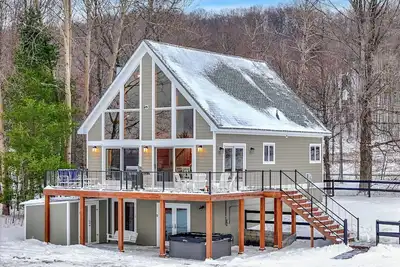 Image de Mountain Cabin overlooking Boyne near Nubs W/ Hot Tub