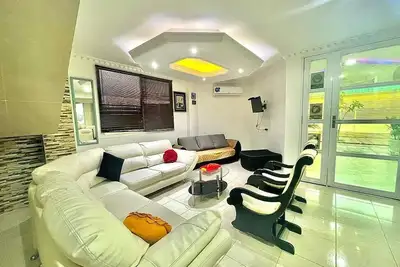 Image de House with Pool Bahia Concha Beach