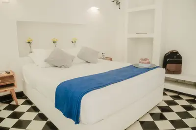 Image de Cozy Room With Pool at a Colonial House