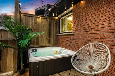 Image de Hot Tub Delight, King Beds & Unforgettable Moments