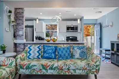 Image de Alexandria Old Town home-walking distance to Metro
