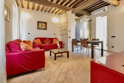 Image de Byzantine Palace, Ravenna Center: 2-story house with private inner courtyard