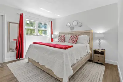 Image de Modern Condo  Walk to Restaurants & Shops, Bike to Beach, Beach Chairs & Bikes