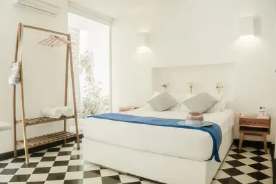 Image de Winsome Room With Pool at a Colonial House