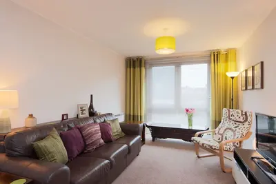 Image de A modern 2-bedroom apartment in a quiet neighbourhood. Sleeps 4