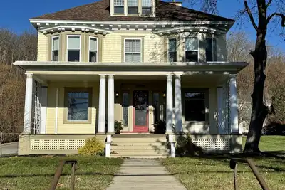 Image de Upstate Affordable Victorian Home - Lots of Space -Long Term Rentals Welcome!