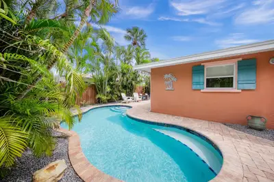 Image de Catching Waves – Coastal Retreat w/ Heated Pool, Steps to Beach, Pet Friendly