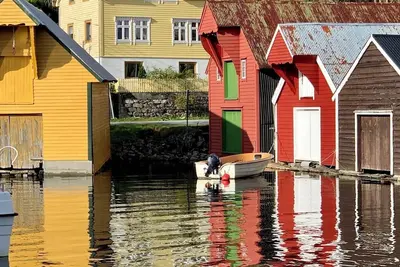 Image de Beautiful historic Norwegian house in picturesque fishing village.