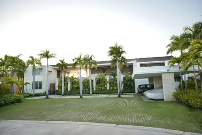 Image de Luxury 5 bedroom villa on the water in Punta Cana inside Cap Cana wifi A/C Gym