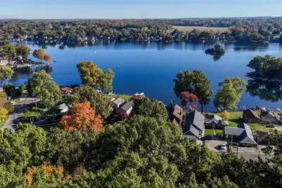 Image de Charming Cape w/ King Suite & Bbq — Walk to Portage Lakes!