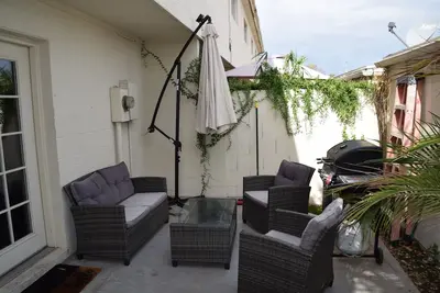 Image de Roomy 3 Bed 2. 5 Bath Townhouse Close Gcu