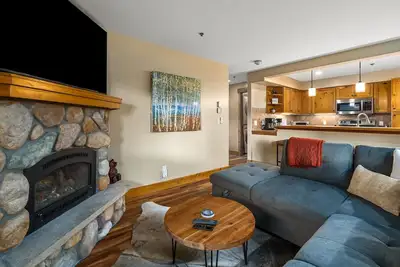 Image de Bear Tracks, New Rental, Completely Updated, Close to Bus Line!