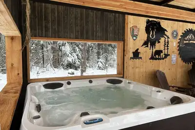 Image de Comfy Family Cabin w/Solo Stove Firepit, Ev & Spa!
