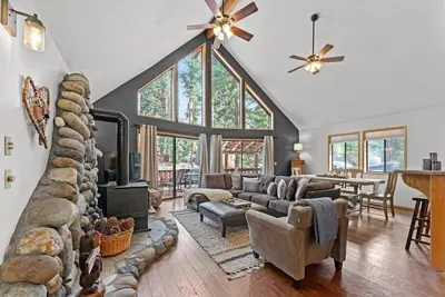 Image de Tranquil Tahoe A-Frame, Walk to Beach!