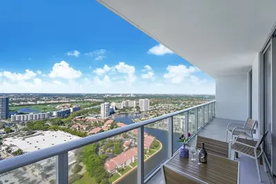 Image de Grand Luxury One Bedroom Spectacular Views