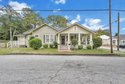 Image de Historic Southern Home - close to downtown and Gsu