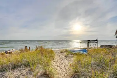 Image de Lovely Au Gres Cottage w\/ Hot Tub: Walk to Beach!
