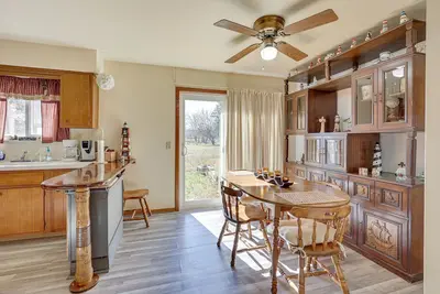 Image de Family-Friendly Home w\/ Fire Pit ~ 10 Mi to Akron!