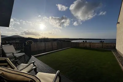 Image de Savour the Seascape! Salt View Cullen Unveils a Coastal Retreat Like No Other.