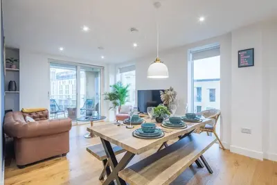 Image de Luxe Cambridge Station Flat with Terrace