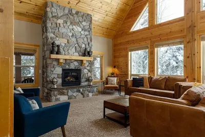 Image de New Listing! Moccasin Lodge