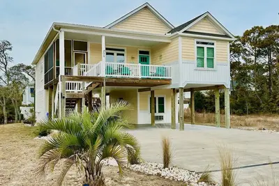 Image de Sunshine corner, island central - sleeps 10, bikes, firepit - main level unit