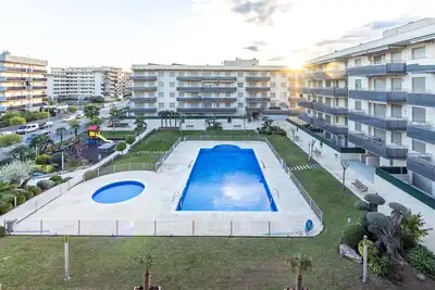 Image de Appartement Central Ă La Pineda avec Piscine, Jardin et Proche Plage