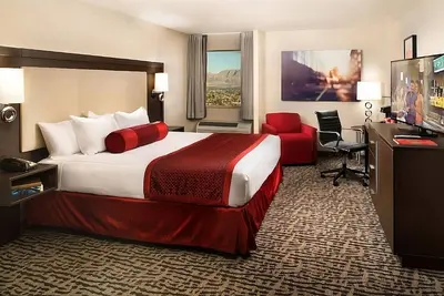 Image de In the Heart of Vegas Attractions! Casino, Pool, Game Room, Near Mob Museum!