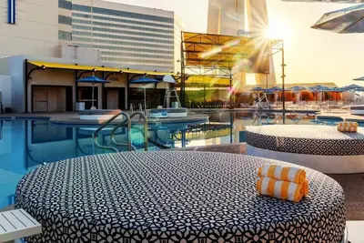 Image de Vegas Adventure! With Casino, Pool, Close to World Market Center!