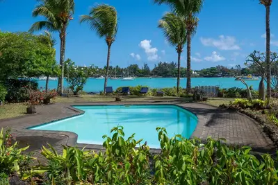Image de Waterfront flat, In the middle of a Grand bay