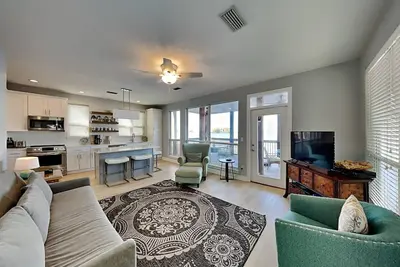 Image de Destiny Beach Villas #23b | Easy Access to Beach & Pool!