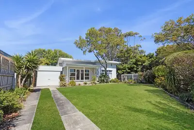 Image de Lakes Entrance Beach House - Just a stone’s throw away from the foreshore