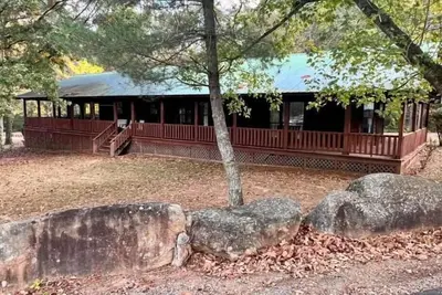 Image de Boulder Lodge Cabin on Lake with Kids Inflatables