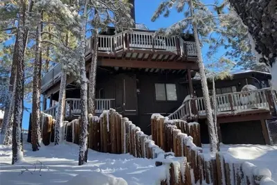 Image de Cozy Moonridge Cabin with Jacuzzi, Next to the Ski Slopes