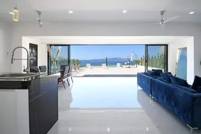 Image de 3br Villa Infinity Pool+Isla Espíritu Santos View!