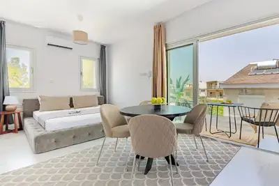Image de Sanders Cruise - Studio élégant avec balcon