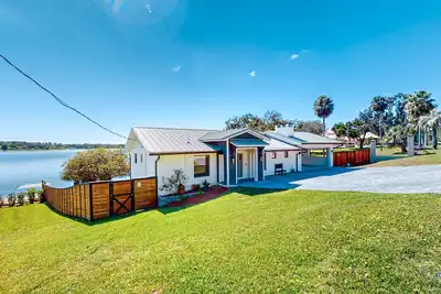 Image de Experience Luxury and Charm at Our Lakefront Vacation Rental in Mount Dora, Fl!