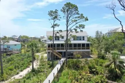 Image de Bayfront Home W/Private Dock, Plus Easy Deeded Beach Access! Best of  Beach & Bay