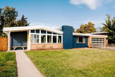 Image de Eclectic Mid-Mod Retreat 15 min to Dt Denver
