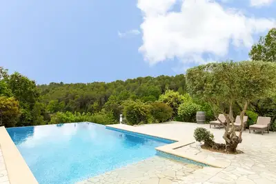 Image de Louvadiou - private pool and a lush garden