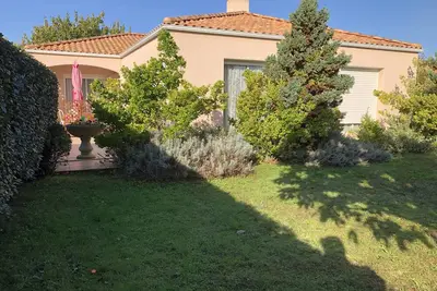 Image de Villa de charme à 2 kms de la plage, conviviale, idéale en famille ou entre amis