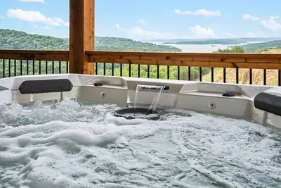 Image de 1mile to Silver Dollar City, Private - Hot Tub, Indoor/Outdoor Pool, Games, Pool Table