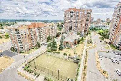 Image de Luxurious Home in Scarborough!