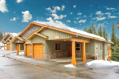 Image de Best ski in/out 3 Bdrm Chalet, w/Hot Tub