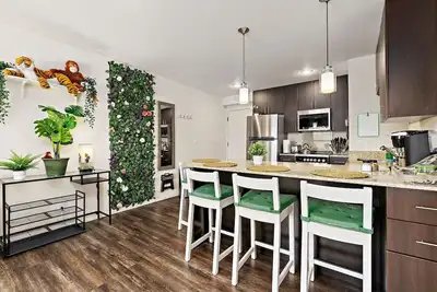 Image de ✪Sunny Loft Free Parking WiFi Open Concept Peaceful✪