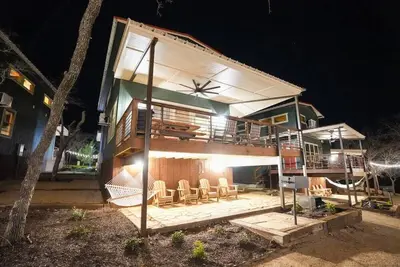 Image de Cabin 1 - New Modern Lux Cabin, Hot Tub, FirePit, Games